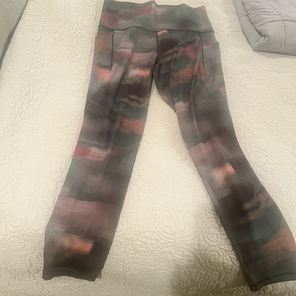 Multicolor Abstract Patterned Pants from Athleta size M 7/8 stash pocket